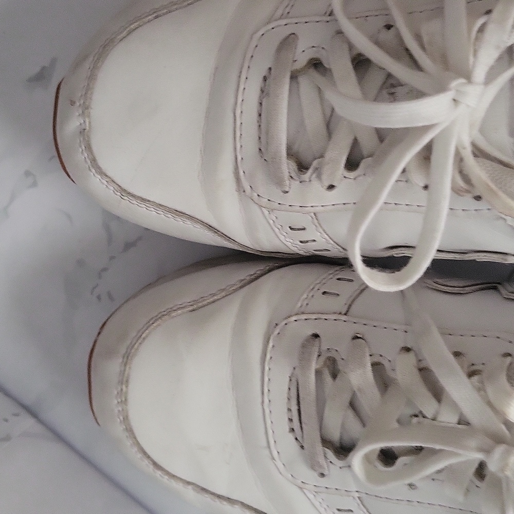 New Balance White Women's Sneakers - Picture 8 of 8